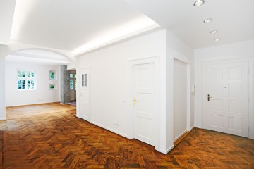 1_Sanierung_Wohnung_Altbau_Muenchen_Wohnbereich_Fischgraetparkett